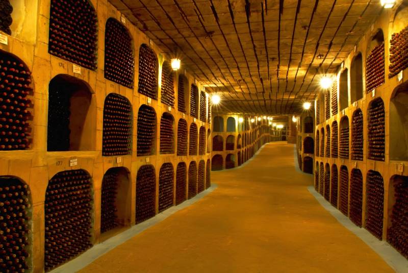 Papermoon Fototapete "Weinkeller" von Papermoon