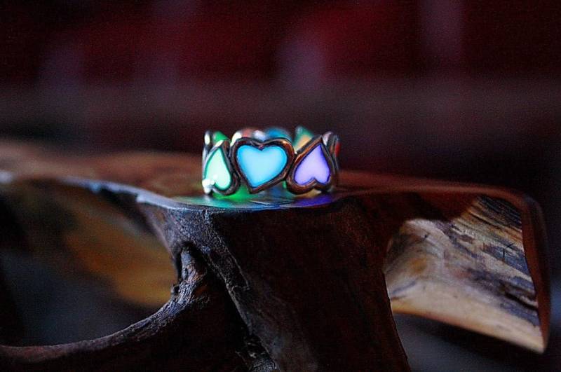 Multi Farben Herzen Ring/Glow in The Dark Sterling Silber 925 Bandherzen von Papillon9