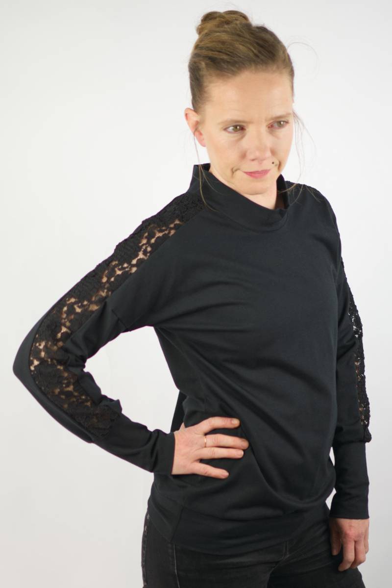 Pullover, Bequemer Baumwollpullover, Mit Überschnittenen Schultern, Stehkragen, Spitzeneinsatz von Papillonid