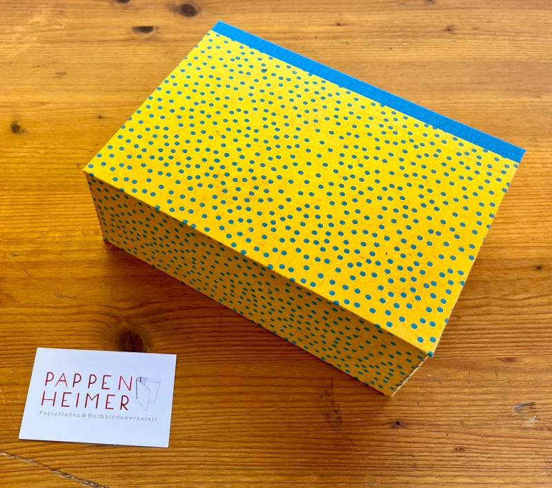 Große Schachtel/Kiste Mit Magnetverschluss - Punkte | Gelb/Türkis Bezug Handgeschöpftes Daphne Papier | Nepal Große Schachtel/Kiste Mit Magnetverschluss - Punkte | Gelb/Türkis Bezug Handgeschöpftes Daphne Papier | Nepal von PappenheimerHD