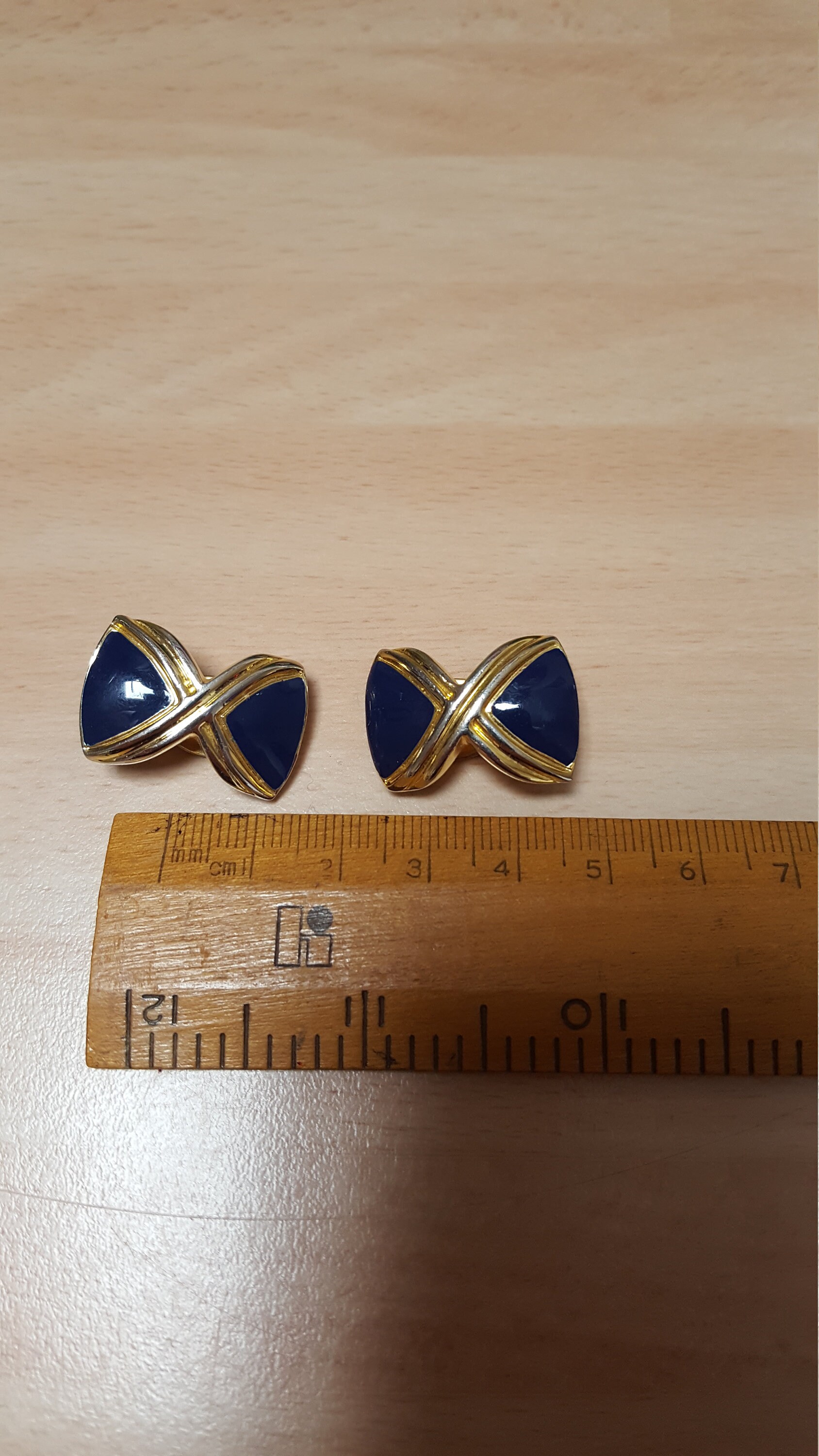 Vintage Emaille Bogenblauen Hochzeitsclip Auf Ohrringen-Kitschlich-Schickes Stück-Retro Vintage Emaille Bogenblauen Hochzeitsclip Auf Ohrringen-Kitschlich-Schickes Stück-Retro von PappysGang