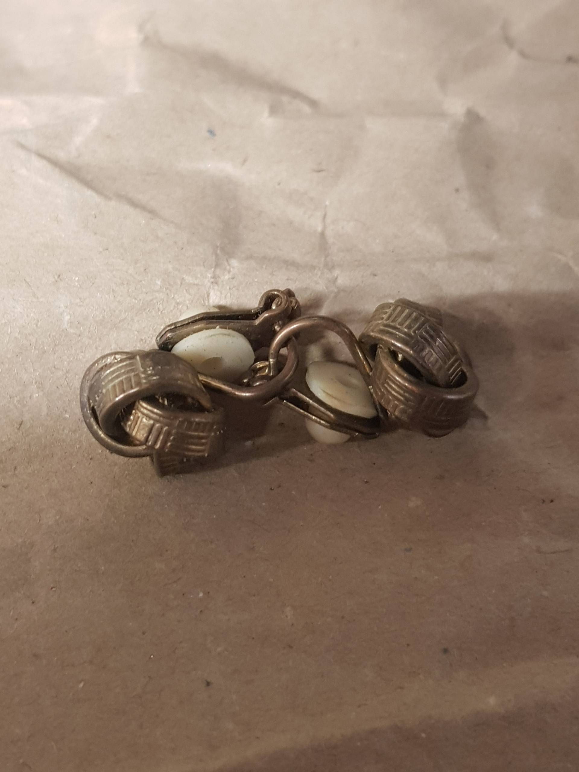 Vintage Kupfer Effekt Metall Seilclips An Ohrringen Stück Ungewöhnlich Brutalist Design 1950Er Jahre Schmuck Vintage Kupfer Effekt Metall Seilclips An Ohrringen Stück Ungewöhnlich Brutalist Design 1950Er Jahre Schmuck von PappysGang