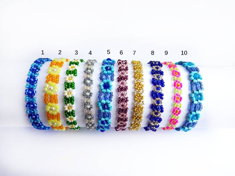 Colorful Flower-Power Beaded Daisy-Chain Anklets, Thin Flower Bracelets von ParChevalier