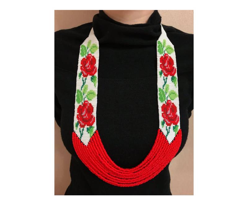 Red Roses Boho Style Bead Necklace, Loom Jewelry, Necklace With Roses, Ethnic Flowers von ParChevalier