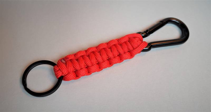 Schlüsselanhänger Aus Farbigem Paracord - Mit Karabiner Und Schlüsselring Schwarzem Stahl Drei Reflektierende Varianten von ParaKonga