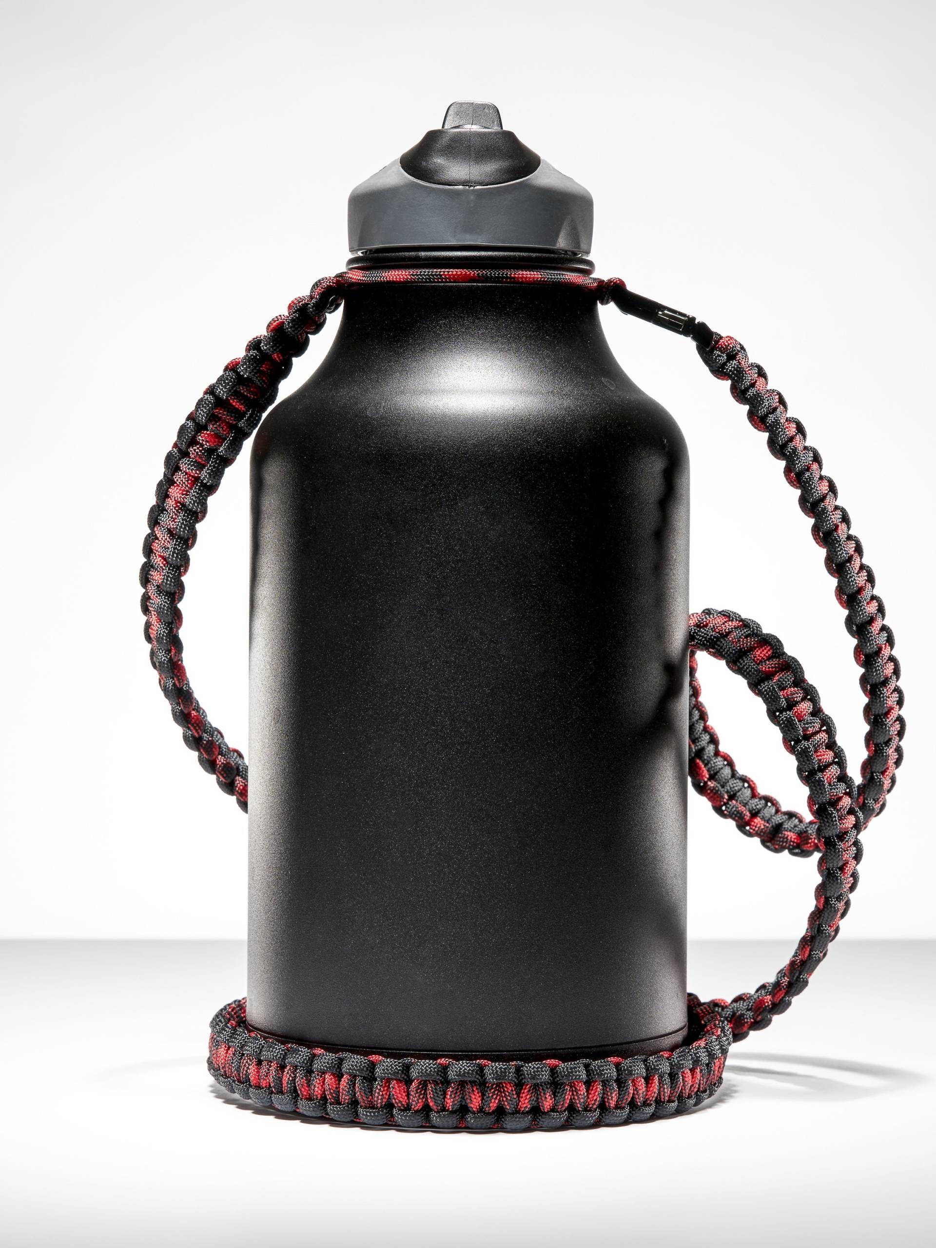 Personalisierter Flaschengriff Mit Schultergurt Und Schnallen Personalisierter Flaschengriff Mit Schultergurt Und Schnallen von ParacordLanyards