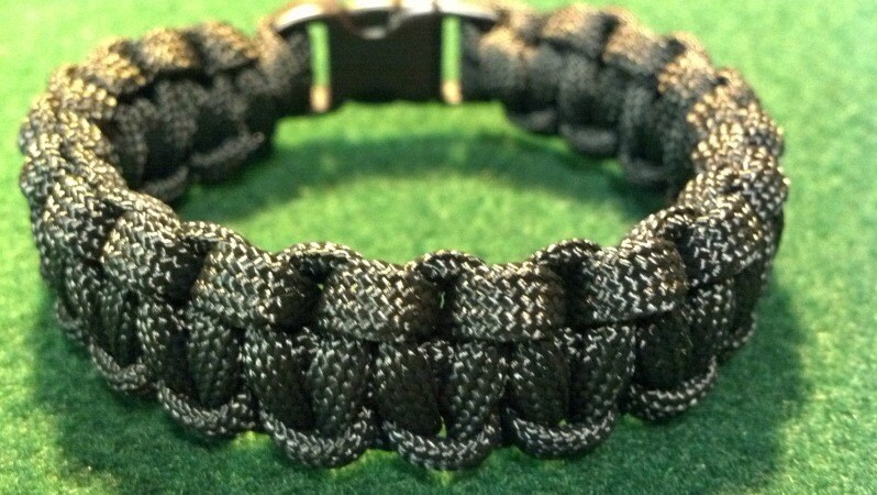All Black Paracord Survival Armband von Paracordsandmore