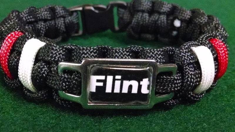 Flint "Support Our Hometown" Paracord Survival Armband von Paracordsandmore