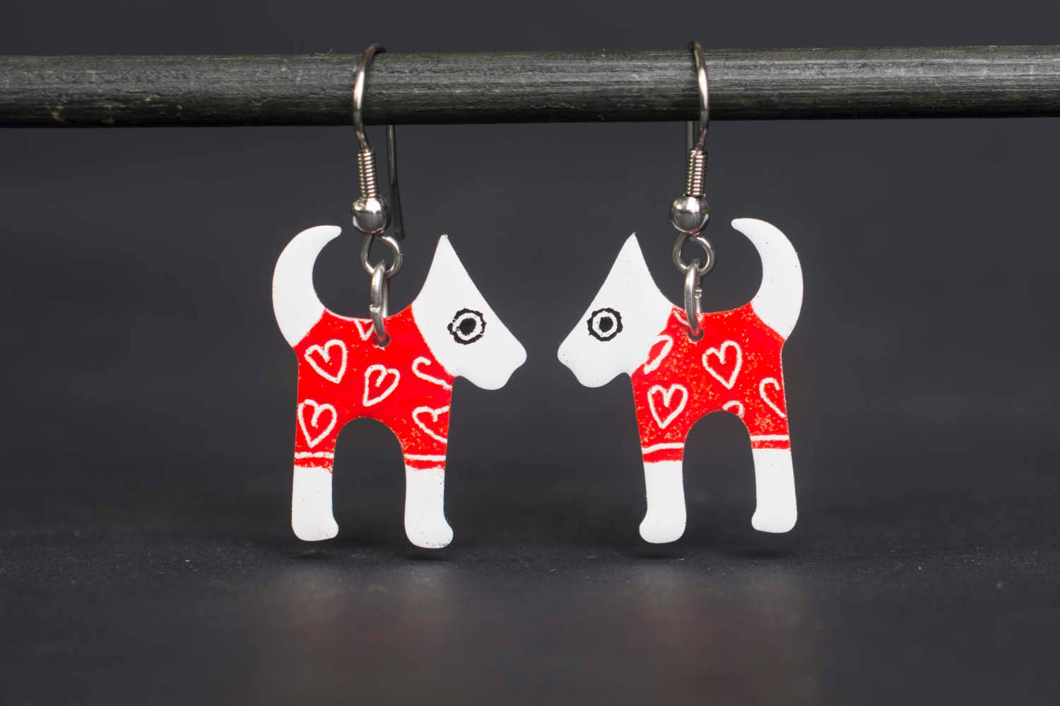 Roter Hund Ohrringe Mit Herzen, Tier Ohrringe, Schmuck, Schrulligen Spaß Kinder von ParadaJewelry