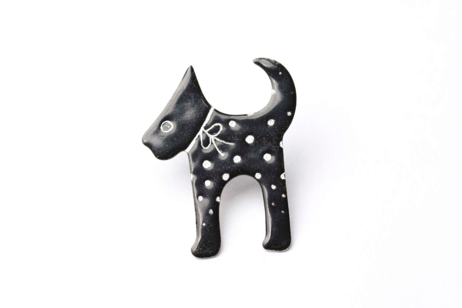 Schwarze Hunde Brosche Mit Polka Dots Emaille Brosche, Pin, Handgezeichnete Hundeabzeichen, Hund Modeschmuck, Hundeliebhaber Geschenk Schwarze Hunde Brosche Mit Polka Dots Emaille Brosche, Pin, Handgezeichnete Hundeabzeichen, Hund Modeschmuck, Hundeliebhaber Geschenk von ParadaJewelry