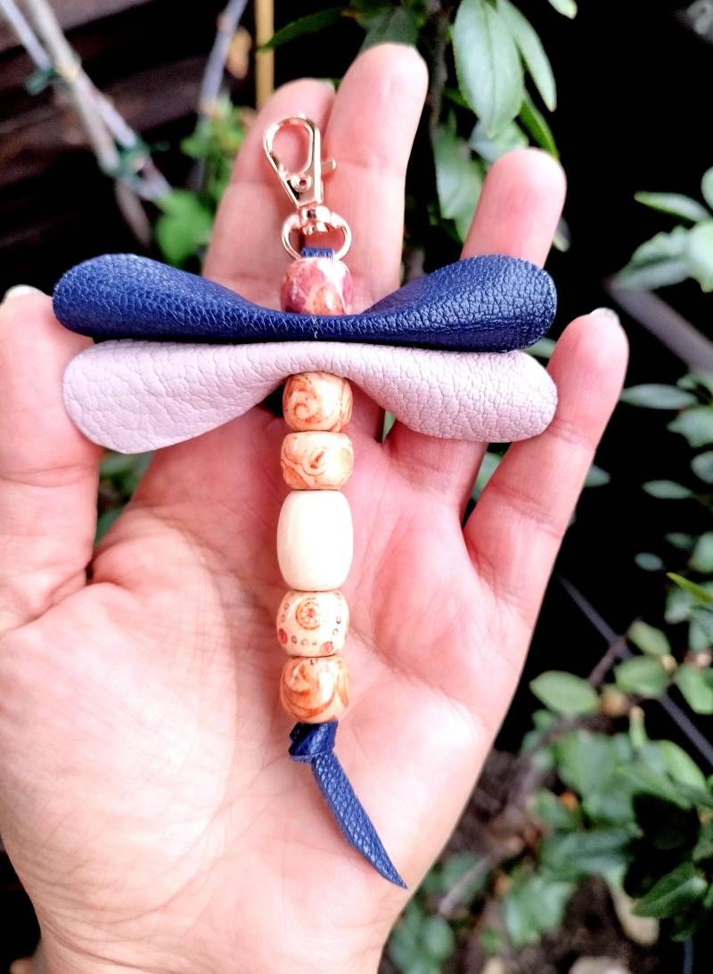 Handmade Leather Dragonfly Keychain | Nature Inspired Bag Charm With Wooden Beads Unique Handcrafted Gift von ParadiesLeder
