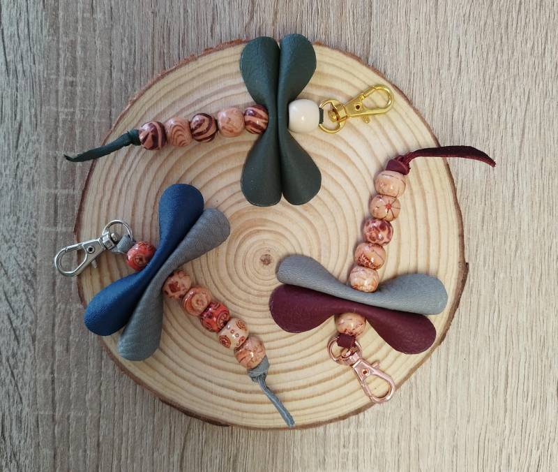 Handmade Leather Dragonfly Keychain | Nature Inspired Bag Charm With Wooden Beads Unique Handcrafted Gift von ParadiesLeder
