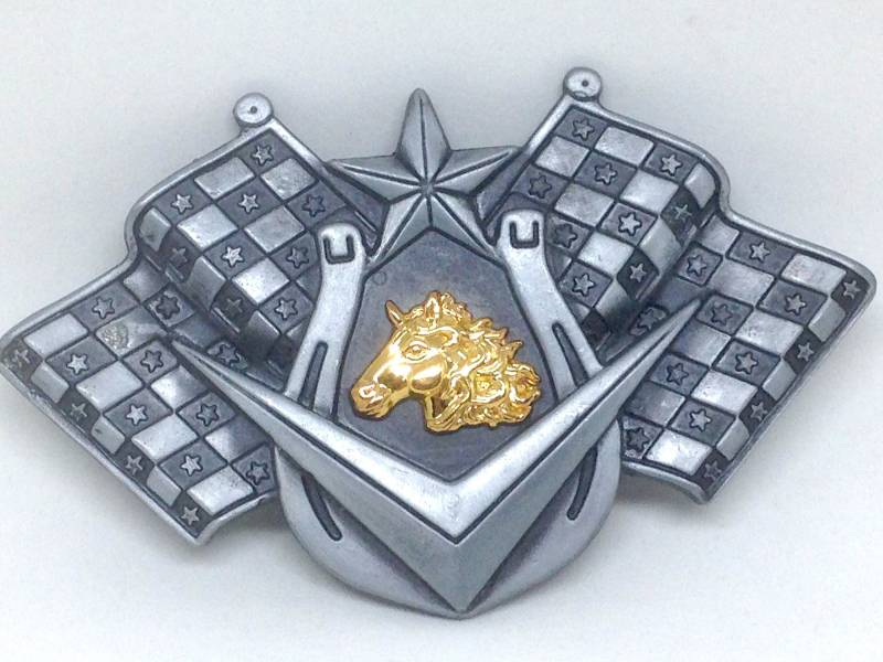 Atemberaubende Estate Mustang Pferd Rennen Auto Ecker Flagge Gürtelschnalle von ParadiseVintageJewel