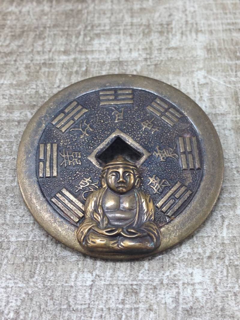 Vintage Nachlass Messing Ton Buddha Münze Brosche Oder Schal Kleid Clip von ParadiseVintageJewel