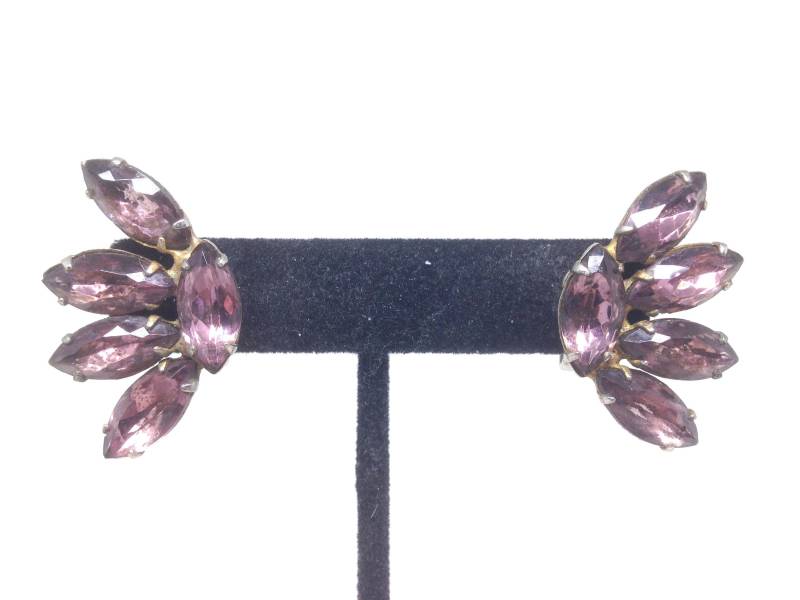 Vintage Zustand Lila Strass Wunderschöne Silberfarbene Ohrringe von ParadiseVintageJewel
