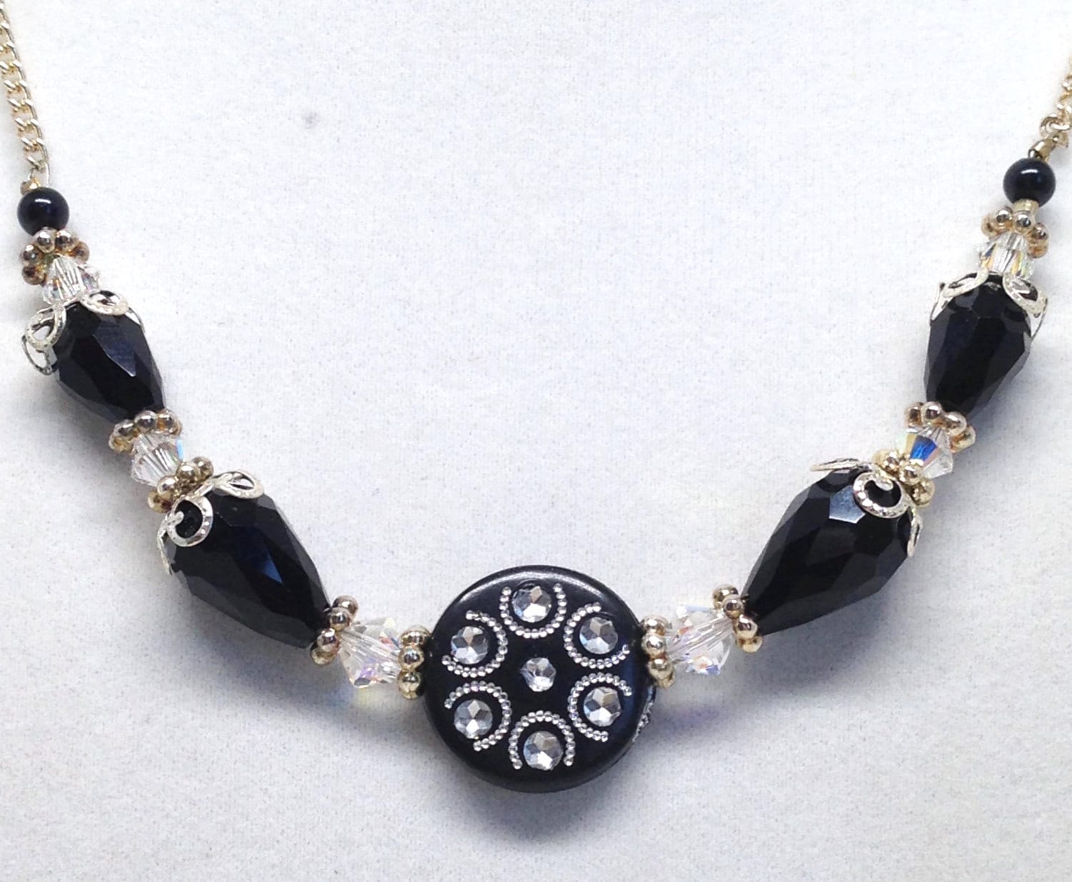 Wunderschöne Schwarz Und Silber Halskette Armband Ohrringe Set von ParadiseVintageJewel