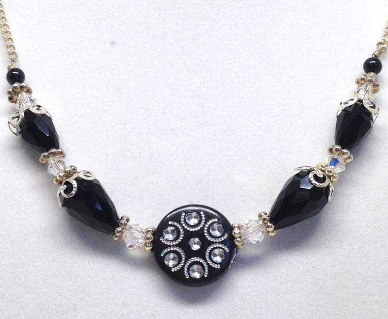 Wunderschöne Schwarz Und Silber Halskette Armband Ohrringe Set von ParadiseVintageJewel