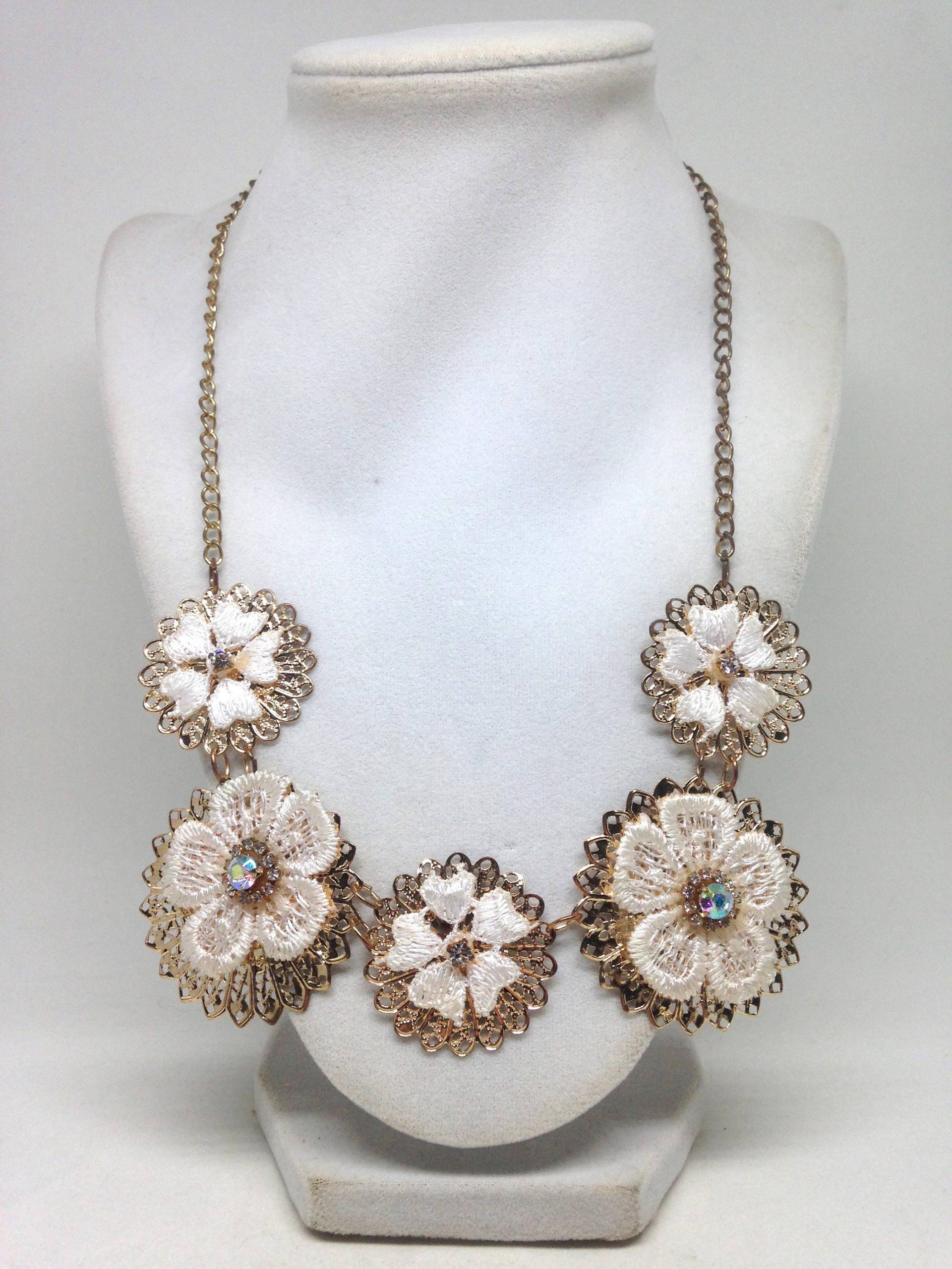 Wunderschöne Vintage Ab Strass Blume Gold Ton Halskette von ParadiseVintageJewel