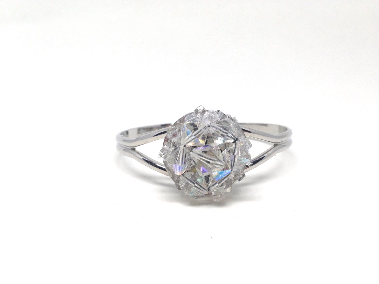 Wunderschönes, Filigranes, Silberfarbenes Manschettenarmband Mit Klaren Strasssteinen von ParadiseVintageJewel