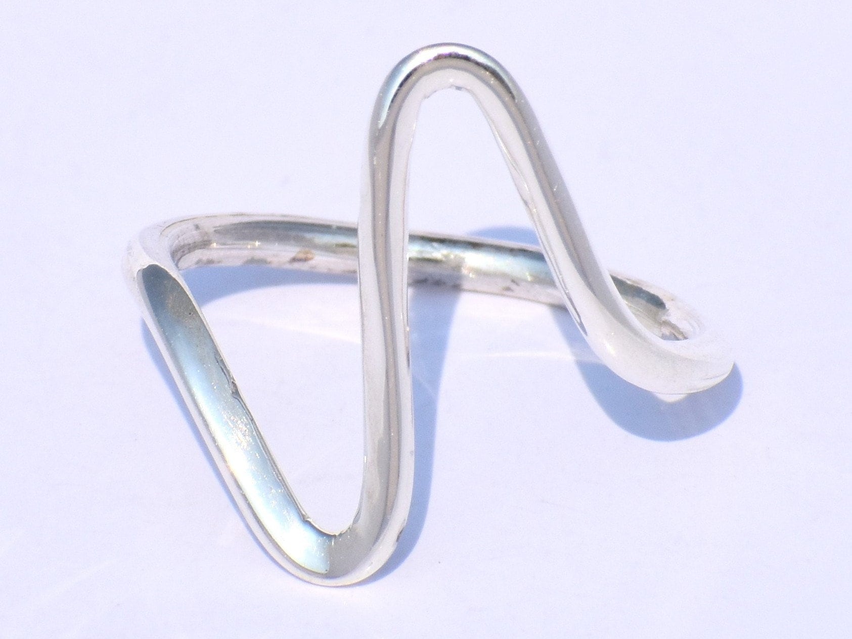 Wellen Ring, Sterling Silber Handgefertigter Ring, Herzschlag Zierlicher Boho Stapel Midi Damen Ring von ParadisecraftStore