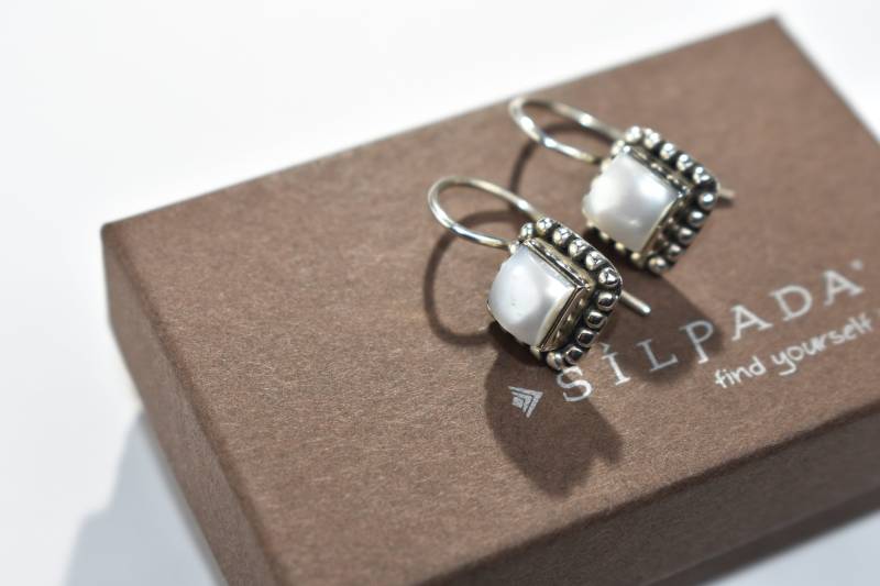 Silpada 925 Sterling Silber Knopf Perle Ohrringe Umrahmt von ParagonSilverCo