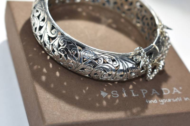 Silpada Designs Filigrane Floral Scharnier Armreif Seltene Rentner Silpada Designs Filigrane Floral Scharnier Armreif Seltene Rentner von ParagonSilverCo