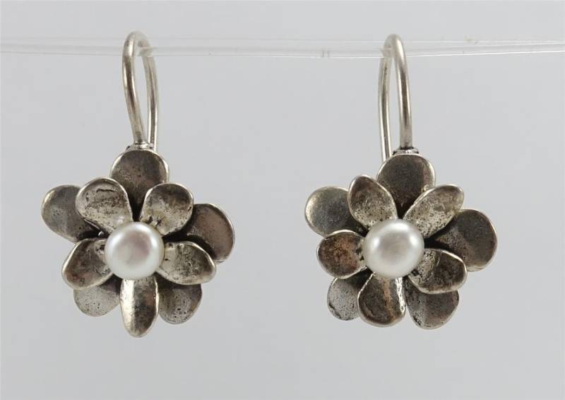 Silpada Liebe Blüte Sterling Silber 925 Perle Blume Ohrringe Floral Silpada Liebe Blüte Sterling Silber 925 Perle Blume Ohrringe Floral von ParagonSilverCo