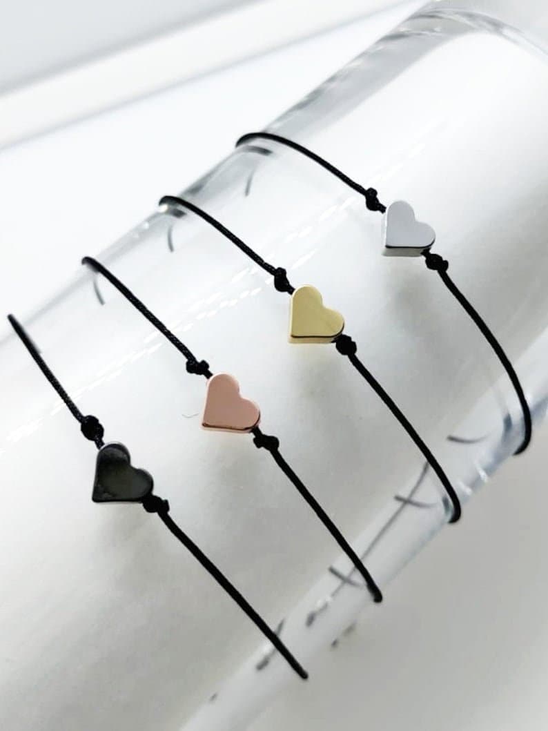 Armband Makramee | Filigranes Zartes Herz Für Freundin Geschenk Zum Jahrestag Valentinstag Die Liebe Armband Makramee | Filigranes Zartes Herz Für Freundin Geschenk Zum Jahrestag Valentinstag Die Liebe von ParamigoAccessoires