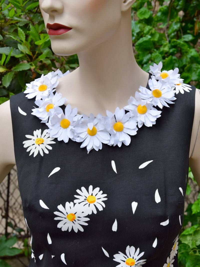 Moschino 1990 Cheap & Chic " Love Me, Me Not Gänseblümchen Kleid von ParisVintageCouture