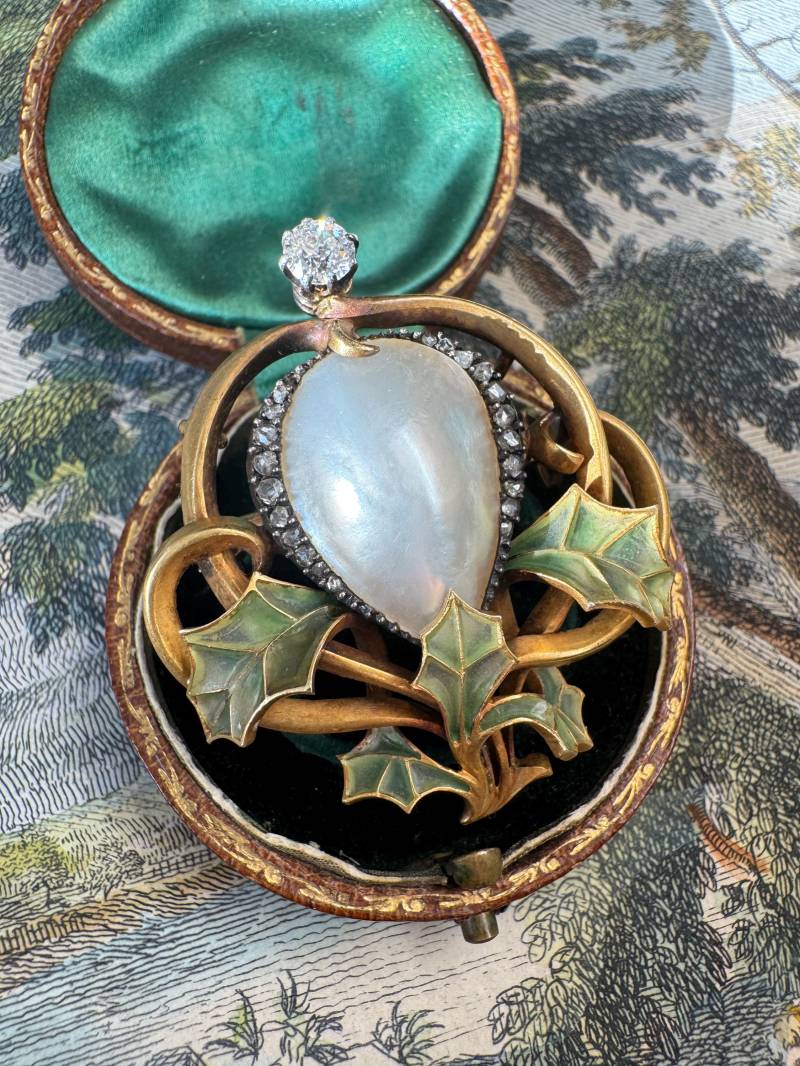 Antike Jugendstil Plique A Jour Und Diamant 18K Stechpalme Anhänger Brosche von ParkAvenueAntiques0