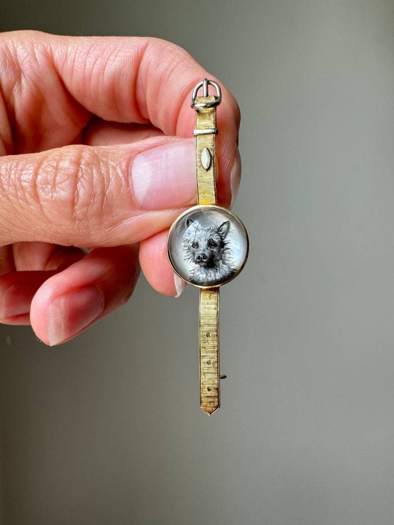 Antike Rückseite Bemalte Essex Crystal Terrier Hund Und Halsbandbrosche von ParkAvenueAntiques0