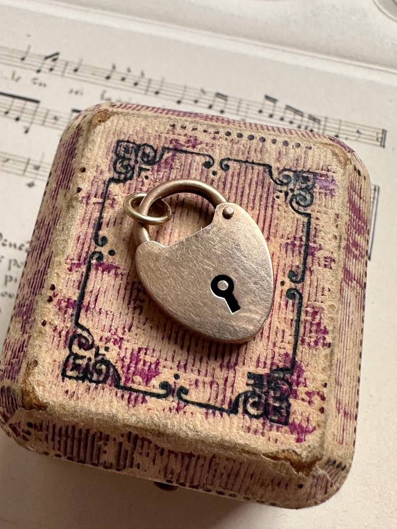 Antikes 9K Rose Gold Vorhängeschloss Lock Charm Anhänger Mit 14K von ParkAvenueAntiques0