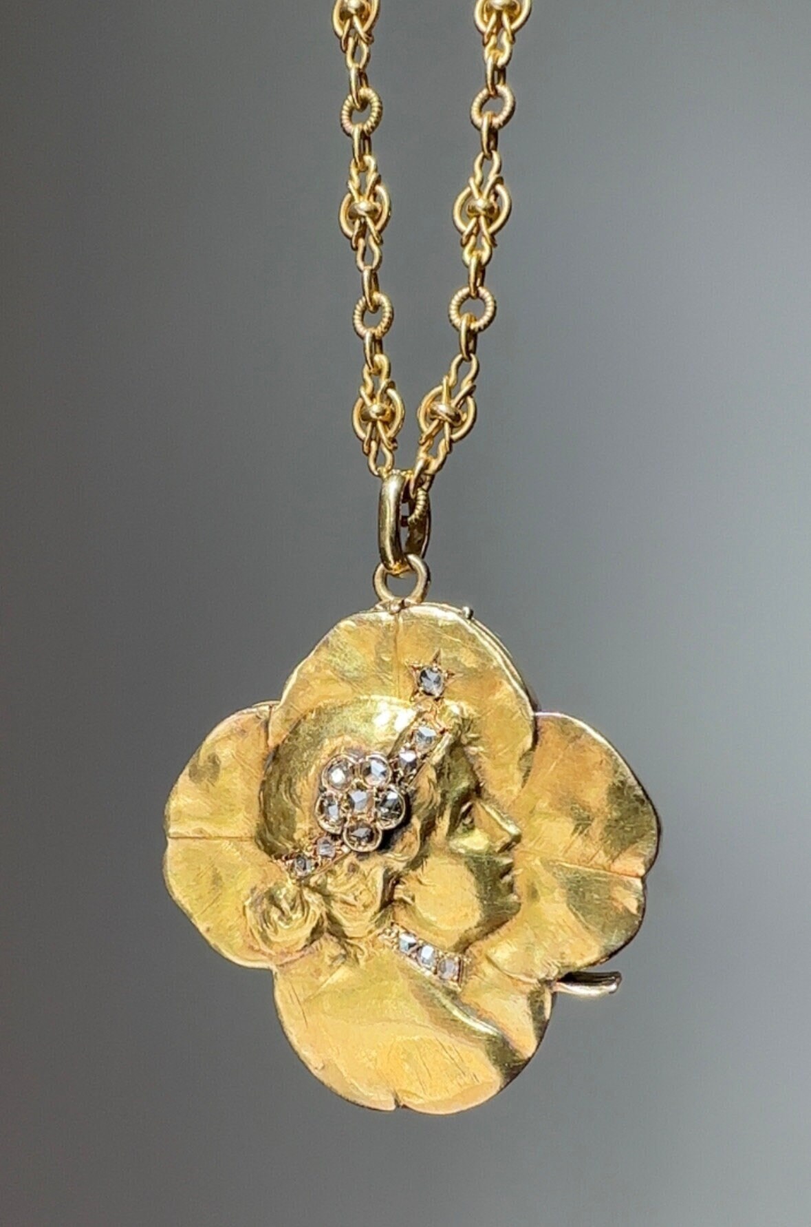Großes 14K Jugendstil Kleeblatt Medaillon Mit Rosenschliff Diamanten von ParkAvenueAntiques0