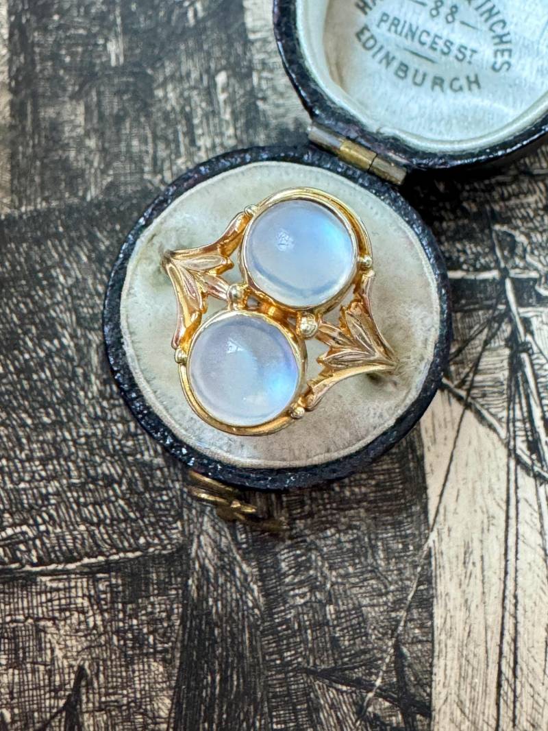 Jugendstil Blauer Blitz Mondstein Toi Et Moi Ring von ParkAvenueAntiques0