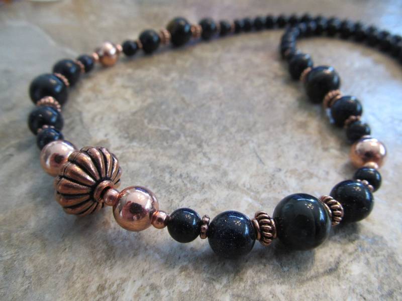 Blauer Goldstein Halskette Mit Blauem Tigerauge Und Antik Kupfer Handgemachten Bali Perlen von ParkerPendants