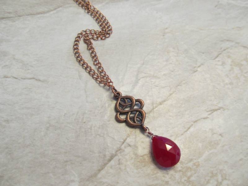 Kirsche Rote Chalcedon-Kette in Kupfer von ParkerPendants