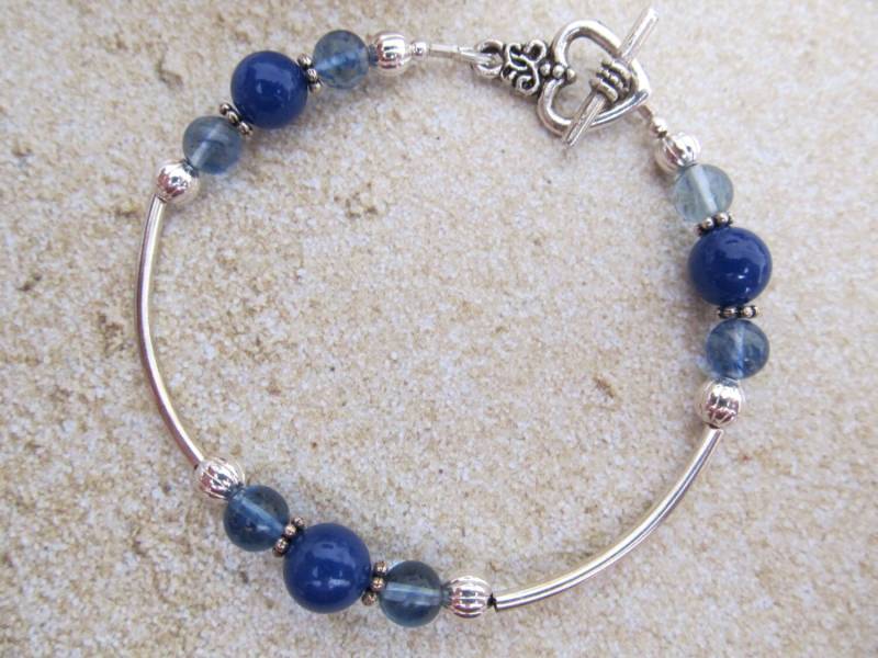 Kobalt Blau Jade & Blaubeer Quarz Armband von ParkerPendants