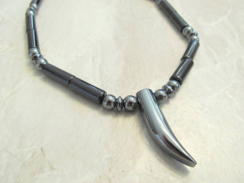 Mens Glasperlen Hämatit & Schwarz Achat Halskette in Silber Platte Mit Hämatit-Fang-Anhänger von ParkerPendants