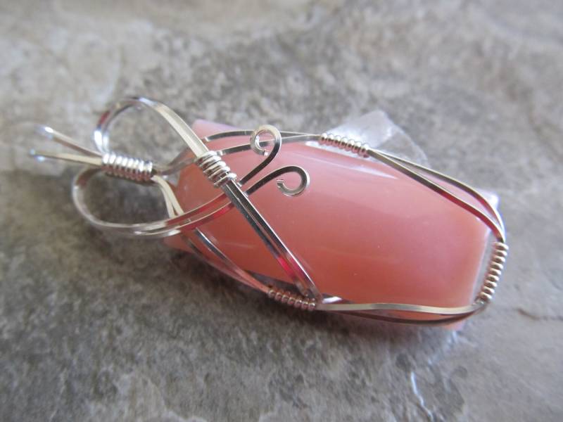 Wire Wrapped Anhänger Pink Opal & Sterling Silber Large Bail - One Of A Kind Wirewrapped von ParkerPendants