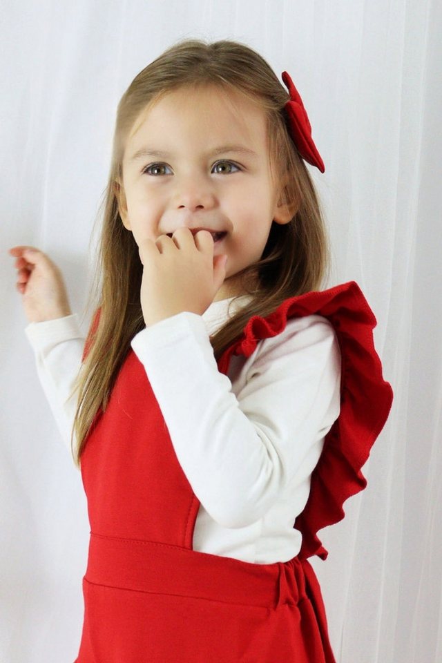 Parla Kids Overall Jumpsuit in Rot mit Volantschultern und Haarspange Parla Kids Overall Jumpsuit in Rot mit Volantschultern und Haarspange von Parla Kids