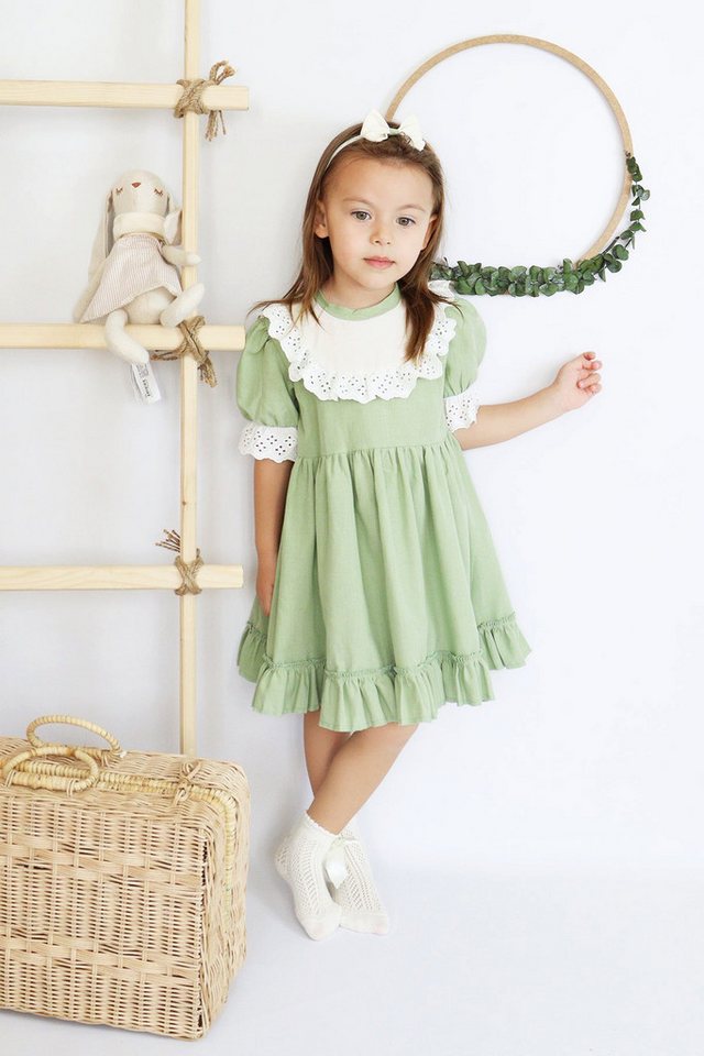 Parla Kids Sommerkleid Grünes Kleid kurzärmelig mit Rüschensaum Spitzendetails und Haarband (2-tlg) Spitzendetails - Haarband - Rüschensaum von Parla Kids