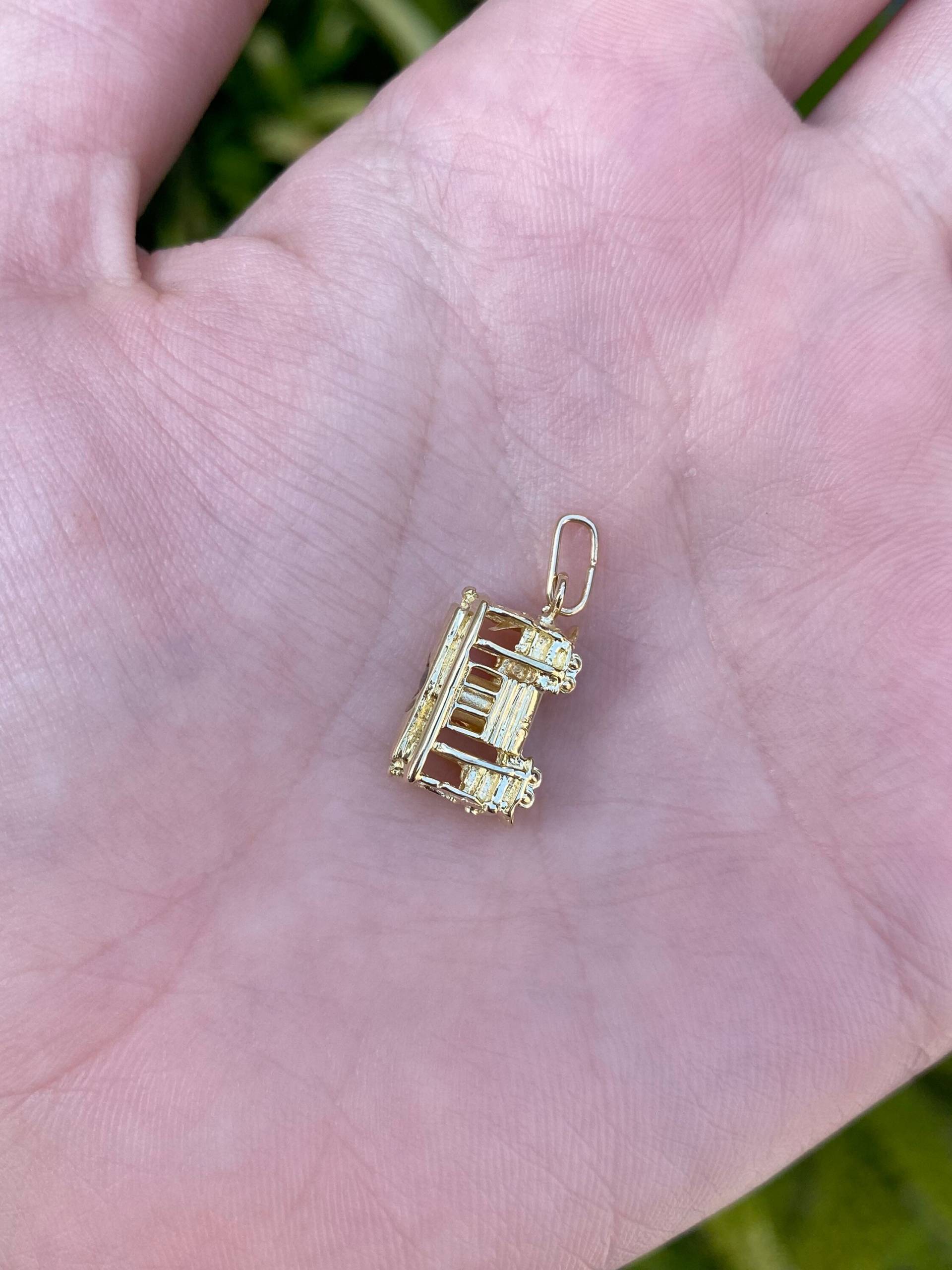 Vintage 14K Gelbgold Seilbahn Charm - Qualitäts Nachlass Schmuck Echtes Gold Armband Halskette Reise Anhänger von ParlayJewelry