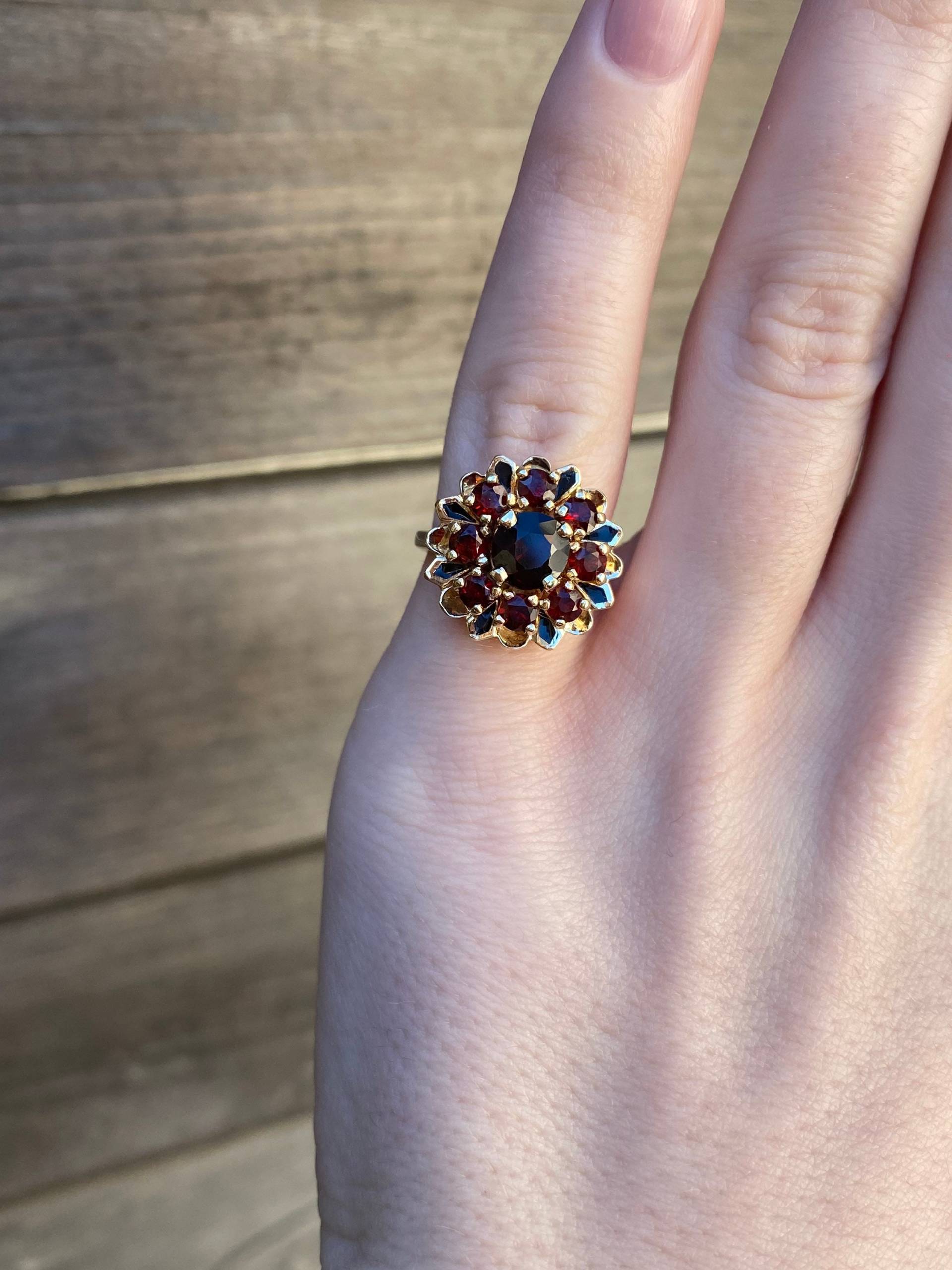 Vintage Massiver 14K Gelbgold Granat & Schwarz Emailliert Cluster Ring - Roter Edelstein Größe 3 3/4 Qualitäts Fine Estate Schmuck Echtes Gold von ParlayJewelry