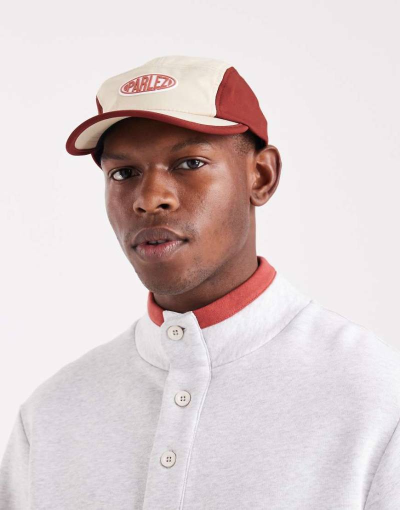 Parlez - Kappe in Beige und Orange mit gummiertem Logo-Aufnäher, Farbblockdesign und 5 Bahnen-Bunt von Parlez