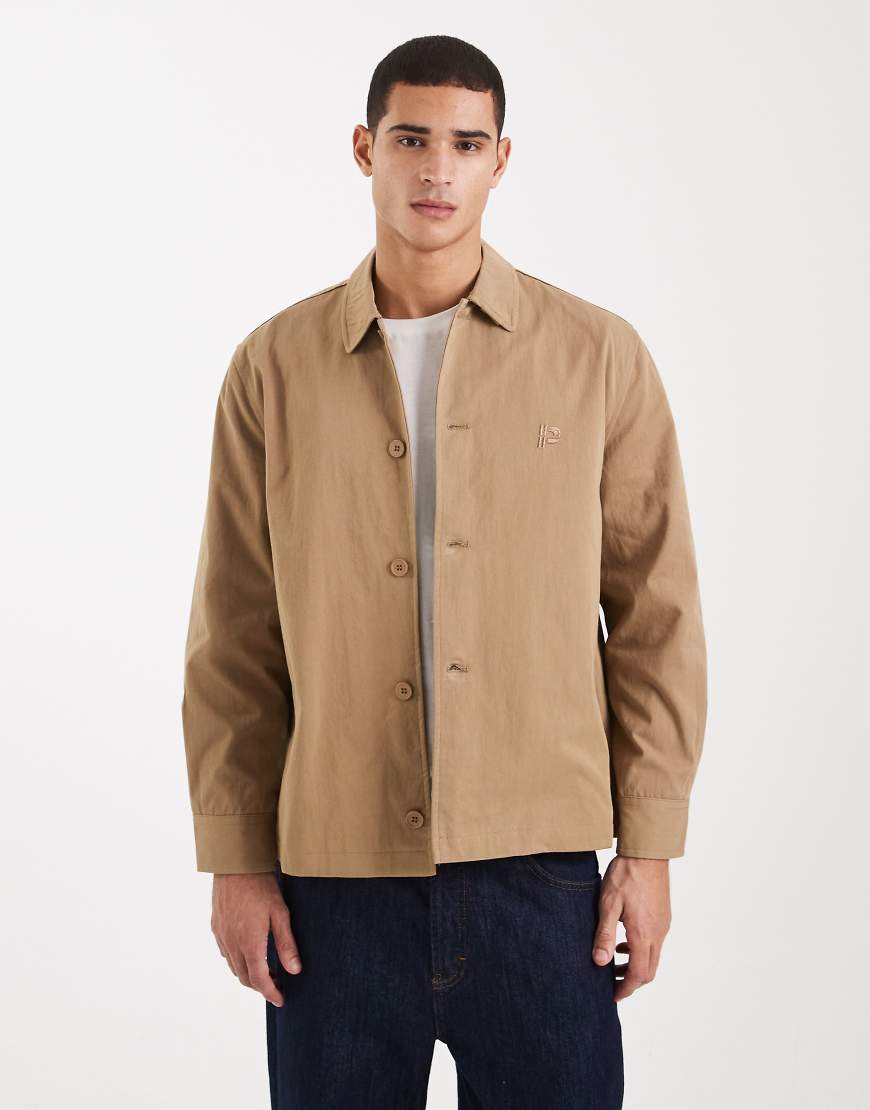 Parlez - Kurze Trenchjacke in Beige mit Logo und durchgehender Knopfleiste-Neutral von Parlez