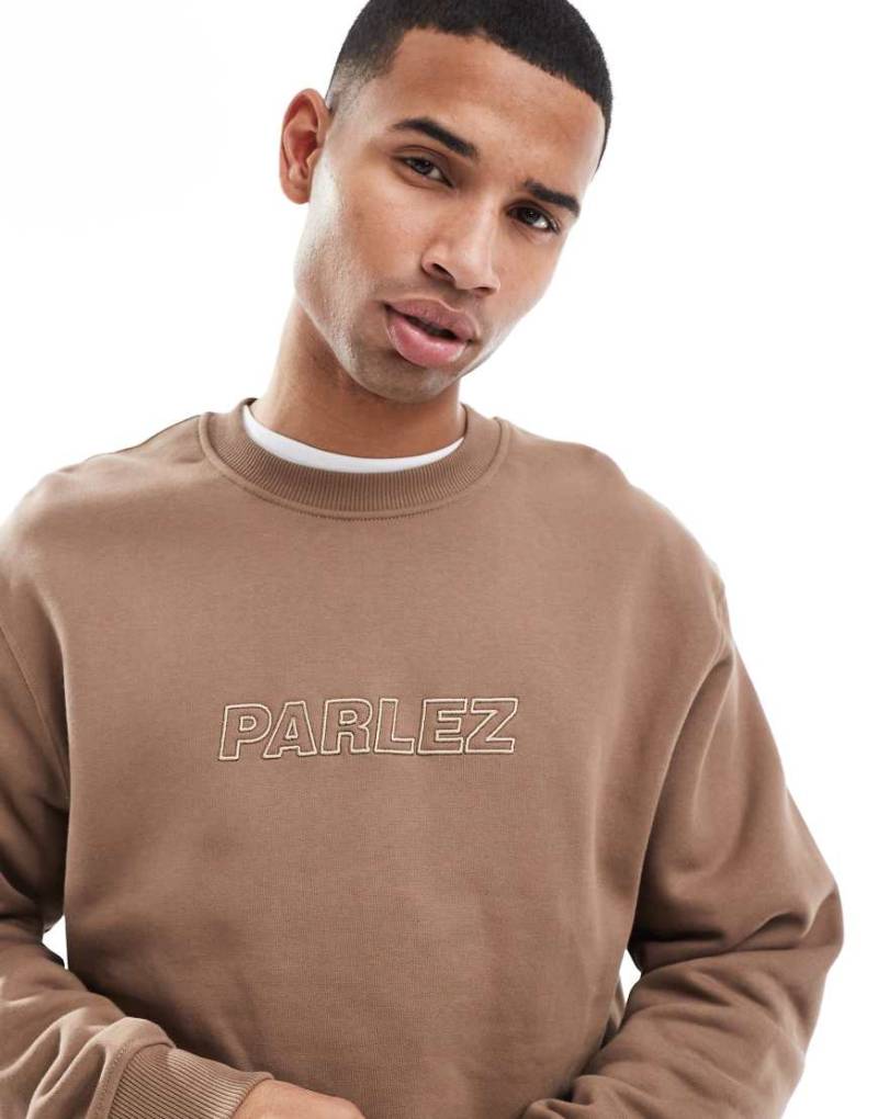 Parlez - Oversize-Sweatshirt in Braun mit Logostickerei und Rundhalsausschnitt von Parlez