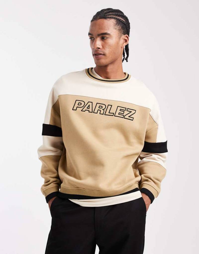 Parlez - Oversize-Sweatshirt in Neutral-Bunt mit Rundhalsausschnitt und Farbblock-Panel mit Logo von Parlez