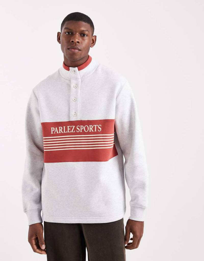 Parlez - Sweatshirt mit Farbblock-Design in Grau/Orange, Logo und kurzer Knopfleiste von Parlez