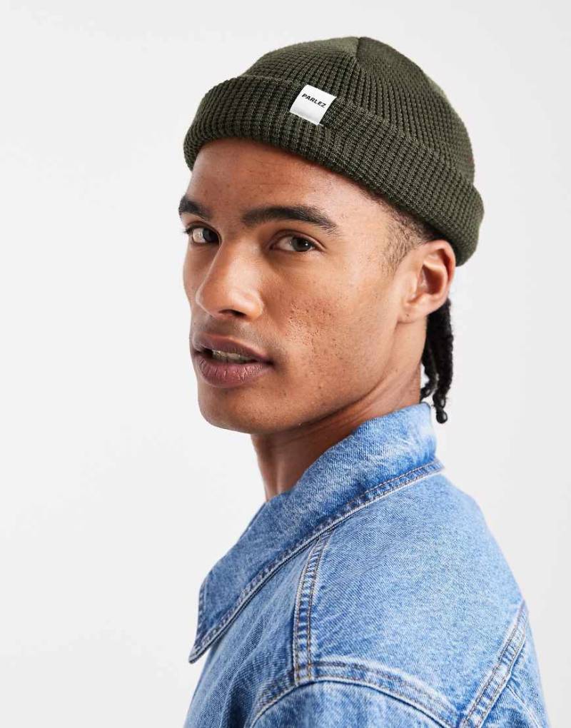 Parlez - Waffelstrick-Mütze in Khaki aus Merinowolle mit Logo-Grün von Parlez