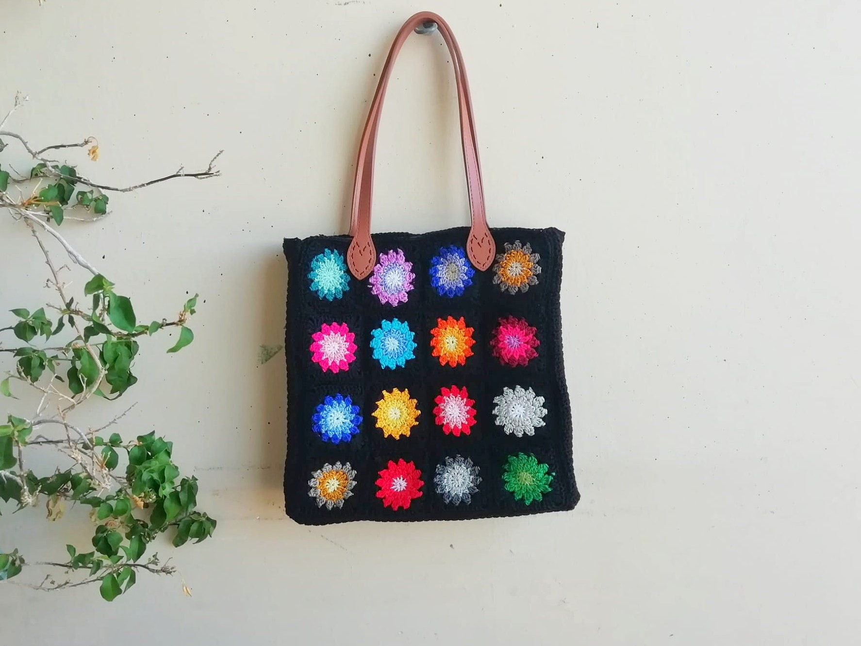 Granny Squares Tasche/Häkeltasche Mit Mehrfarbigen Fliesen/Kunstledergriff/Häkeln/Mode 2021 Granny Squares Tasche/Häkeltasche Mit Mehrfarbigen Fliesen/Kunstledergriff/Häkeln/Mode 2021 von ParthenopeLab